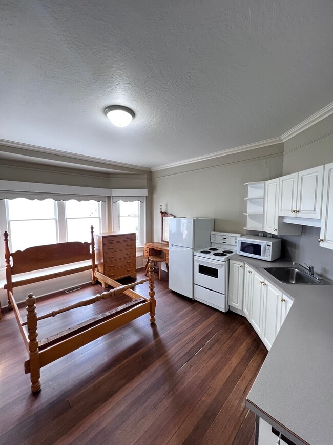 property at 1037 Southgate St