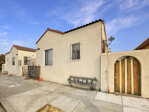 5106 Bancroft Way in Oakland, CA - Building Photo - Building Photo