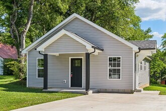 1816 Cunningham Ridge in Clarksville, TN - Foto de edificio - Building Photo