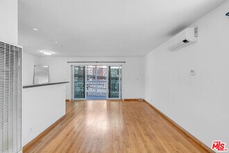 746 N Dillon St in Los Angeles, CA - Building Photo - Building Photo