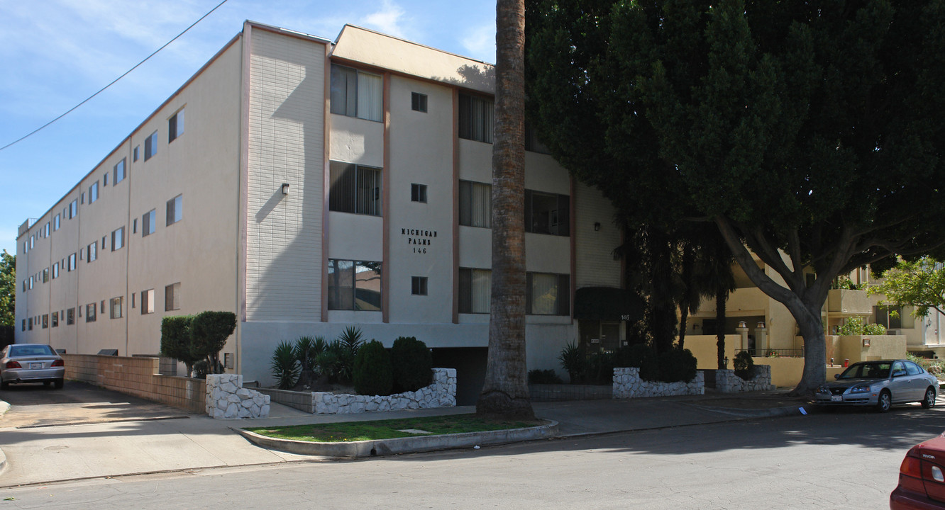 Michigan Palms in Pasadena, CA - Building Photo