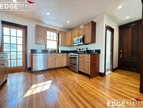 22 Saybrook St, Unit 1 in Boston, MA - Foto de edificio - Building Photo