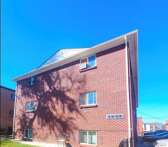 property at 1437 N Moline St