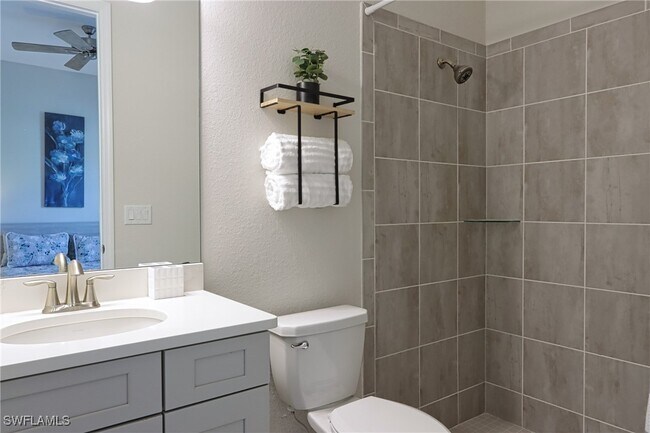 15122 Blue Bay Cir in Ft. Myers, FL - Foto de edificio - Building Photo