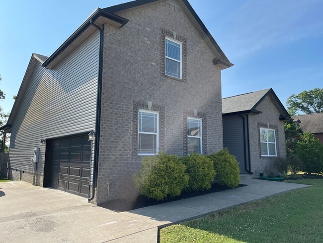 987 Promenade Dr in Adams, TN - Building Photo - Building Photo