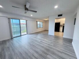 801 SW 133rd Terrace in Pembroke Pines, FL - Building Photo