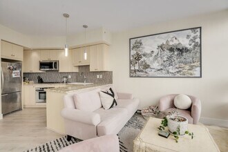 1050 Smithe St in Vancouver, BC - Building Photo - Building Photo