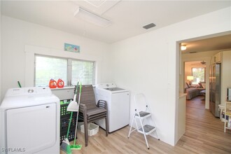 1325 Gordon Dr in Naples, FL - Building Photo - Building Photo