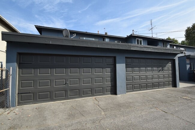 5103 Cahuenga Blvd in Los Angeles, CA - Building Photo - Building Photo