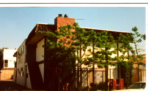 14215 Calvert St in Van Nuys, CA - Building Photo - Building Photo