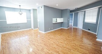 465 SW 86th Ave, Unit 208 in Pembroke Pines, FL - Building Photo