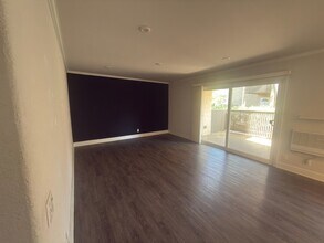 8545 Villa La Jolla Dr in San Diego, CA - Building Photo - Building Photo