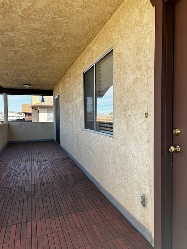 1001 W Perdew Ave in Ridgecrest, CA - Building Photo - Building Photo