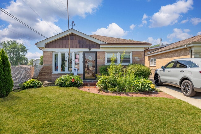 property at 8621 Lincoln Dr