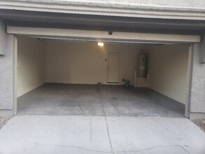 5750 W Raymond St in Phoenix, AZ - Foto de edificio - Building Photo