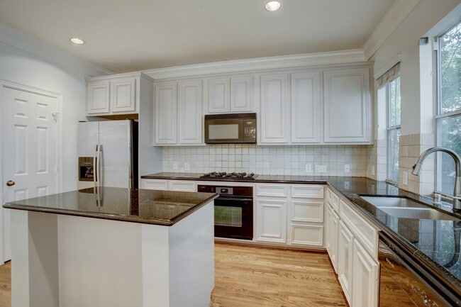 property at 2205 Commonwealth St