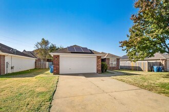 706 SW Sandrock Rd in Bentonville, AR - Building Photo - Building Photo