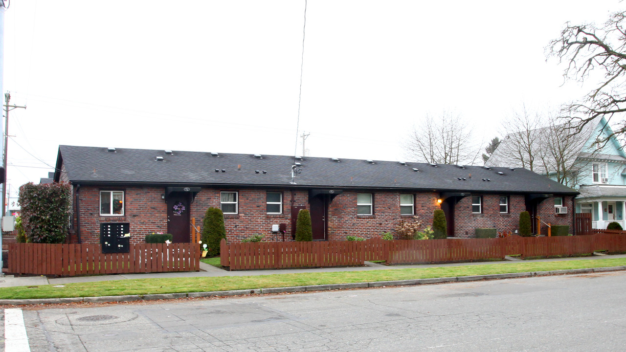 Hamilton Court in Tacoma, WA - Foto de edificio