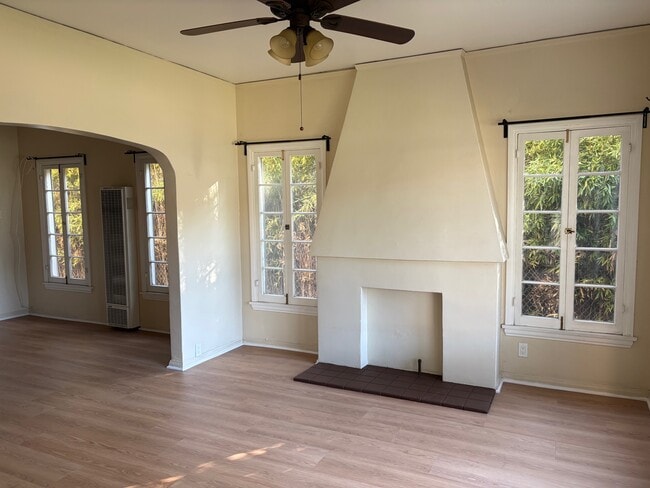 1160 N Raymond Ave, Unit 1 in Pasadena, CA - Building Photo - Building Photo