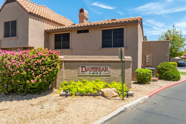 Discover at Daybreak in Chandler, AZ - Foto de edificio - Building Photo