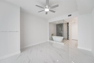 700 NE 24th St, Unit 904 in Miami, FL - Building Photo - Building Photo