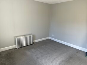 85 Perry St, Unit Apt A in Unionville, CT - Foto de edificio - Building Photo