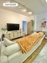 338 E 65th St in New York, NY - Building Photo - Building Photo
