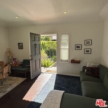 1228 N Crescent Heights Blvd in West Hollywood, CA - Building Photo - Building Photo