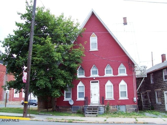 21-23 Spring St in Everett, PA - Building Photo