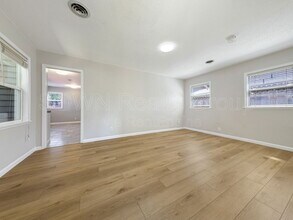 1125 Woodrow St in Redwood City, CA - Building Photo - Building Photo