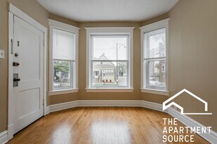 2614 N Springfield Ave, Unit 1F in Chicago, IL - Building Photo