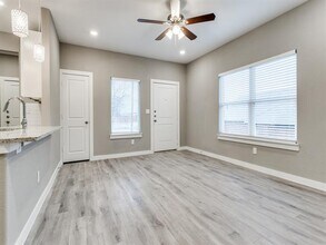 3207 Karen St in Fort Worth, TX - Foto de edificio - Building Photo