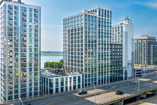 The Quay - Tower III in Toronto, ON - Building Photo - Building Photo