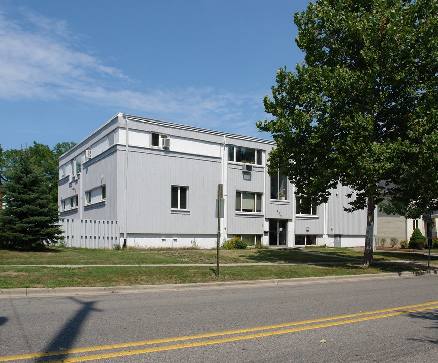 606 A W Shiawassee St in Lansing, MI - Foto de edificio