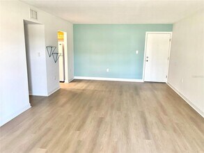 21267 Gertrude Ave, Unit 114 in Port Charlotte, FL - Foto de edificio - Building Photo