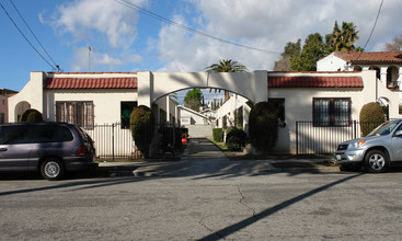 1331 Mariposa Ave in Los Angeles, CA - Building Photo - Building Photo