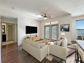 2700 Brazos St in Houston, TX - Building Photo