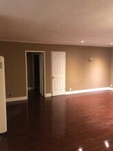 936 Lucile Ave in Los Angeles, CA - Foto de edificio - Building Photo