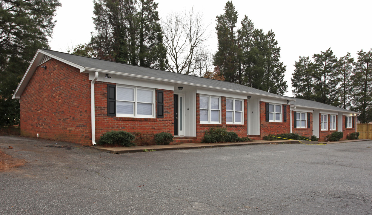 1219 McCain Pl in High Point, NC - Building Photo