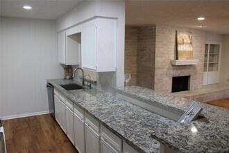 819 Walbrook Dr in Houston, TX - Building Photo - Building Photo