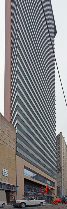 HNR Dundas Square Tower in Toronto, ON - Building Photo