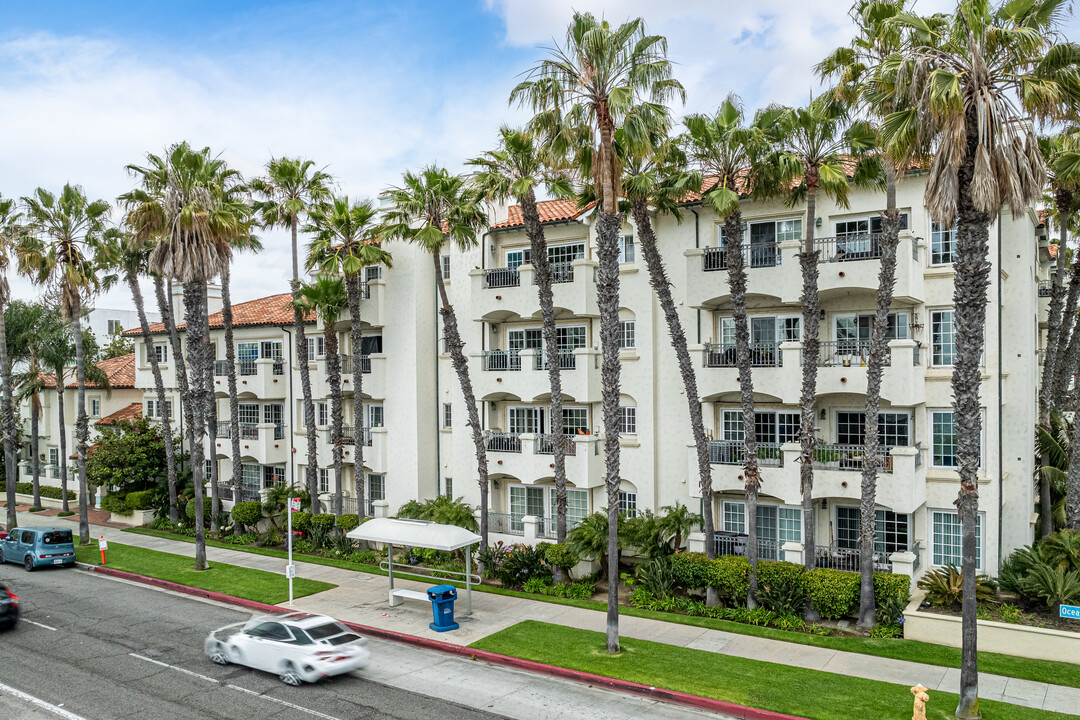 Park Regency Villa in Long Beach, CA - Building Photo