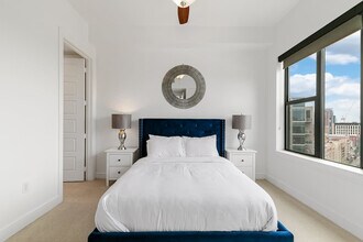 101 Bowen St in Dallas, TX - Building Photo - Building Photo