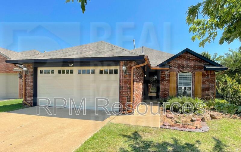 1895 Olde School Rd in Edmond, OK - Building Photo