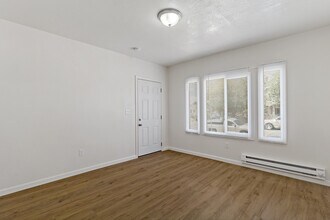 1700 92nd Ave, Unit 1700 92nd in Oakland, CA - Building Photo - Building Photo