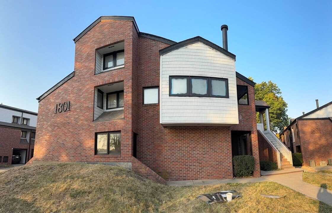 1801 Ridgehaven Ct in Lincoln, NE - Building Photo
