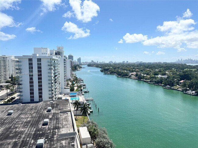 5838 Collins Ave, Unit 14F in Miami Beach, FL - Building Photo - Building Photo