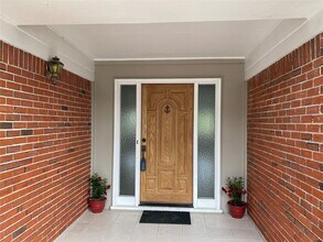 16 Harbor Ln in Kemah, TX - Building Photo - Building Photo