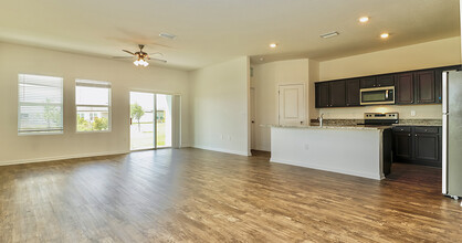 Riverstone in Lakeland, FL - Building Photo - Building Photo