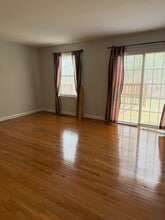 64 Scotch Cap Rd in Waterford, CT - Building Photo - Building Photo